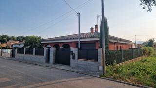 Xalet a Santa Coloma de Farners. Preciós xalet planta baixa a santa coloma residencial