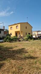 Xalet  Avinguda del president companys 43. En venda a santa coloma de farners xalet unifamiliar sobre parce