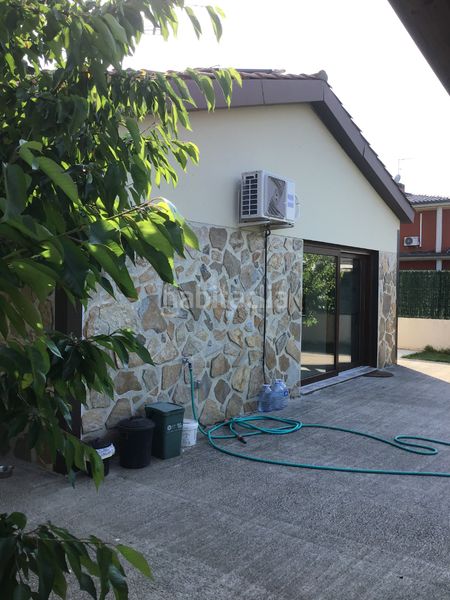 Foto f3ca99e1-6d7e-44c6-996c-f42054773834. Chalet con riscaldamento parcheggio in Santa Coloma de Farners