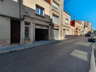 Affitto Locale commerciale in Carrer de nicolau talló 117. Local amb entrada per a vehicles