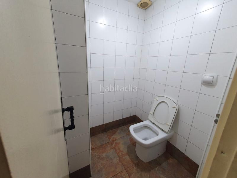 Foto 5004bc9a-8fd2-4431-9a43-d34c48265fda. Local commercial dans carrer de galileu 194 dans Ca n'Aurell Terrassa