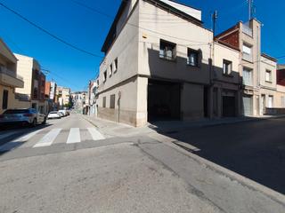 Lloguer Local Comercial a Carrer de nicolau talló 113. Ampli local cantoner i céntric