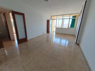 Piso en Pla de Bon Aire. Pis ampli molt lluminós i assolellat tocant av. bejar i fgc naci