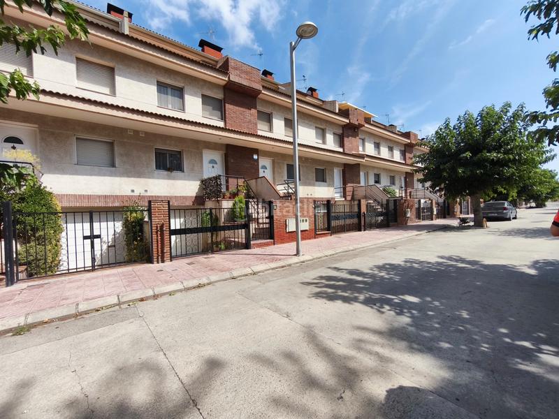 Foto 668eb4df-dd20-47d1-b8f6-ff0911dfbe3f. Casa bifamiliare in carrer del mestre enric subirós 2 in Mollerussa