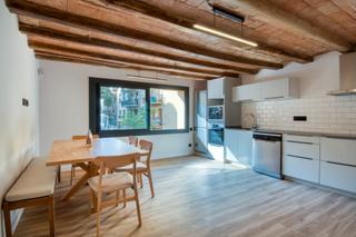 Dreistöckige Wohnung in Carrer de l'algavira 74