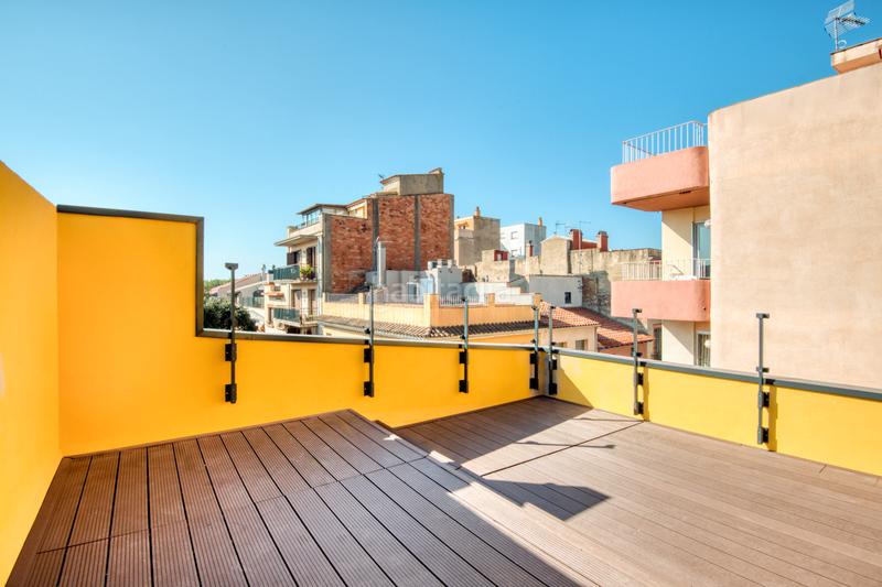 Foto e5c432ae-8115-47e9-95ba-48b7afa11fc2. Tríplex a carrer de l'algavira 74 a Eixample Sant Feliu de Guíxols