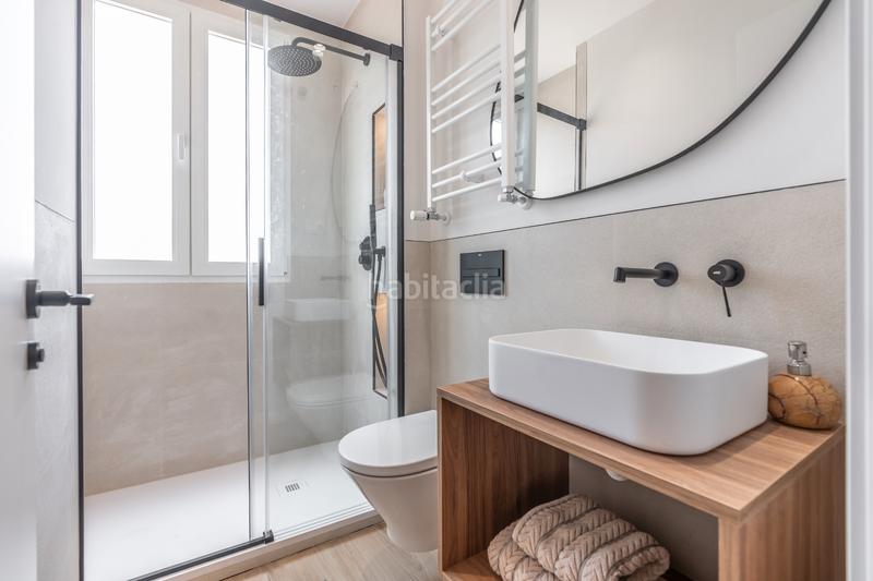Foto b913180a-dd9d-4fa5-9296-aacc7fd16bbf. Piso planta alta en preciosa finca clasica en Goya Madrid