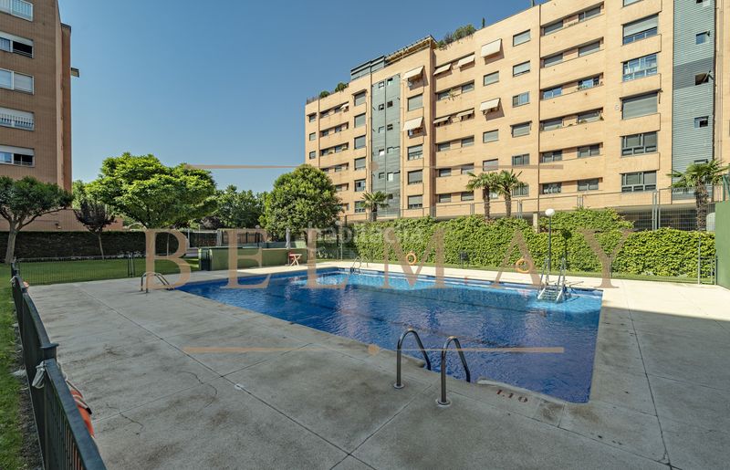 Foto 2f02eced-ca15-47ec-8c58-556059aecca1. Flat with heating parking pool in Simancas Madrid