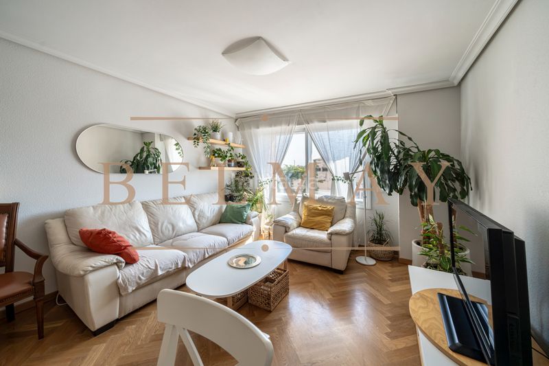 Foto d97c0a6a-c3af-483f-ab8e-80a7225b4522. Flat with heating parking pool in Simancas Madrid