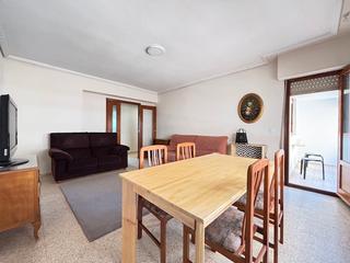 Location Appartement  Carrer de borriol. Solo para estudiantes a peticion de la propiedad.