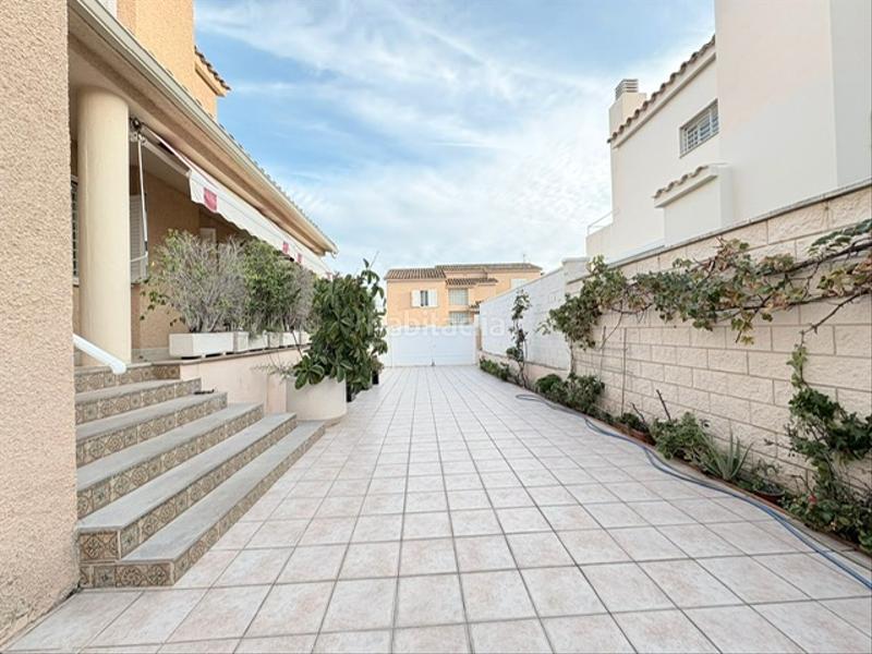 Foto 184a188e-c856-45d6-9b13-05514aecc343. Chalet avec cheminée chauffage parking piscine dans Benicasim / Benicàssim