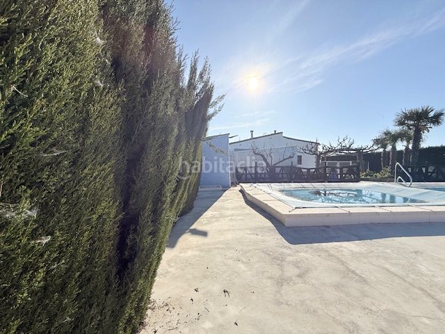 Foto 0d701997-636d-4bb9-8243-246e178b0627. Masia amb xemeneia aparcament piscina a Cabanes