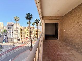 Pis a Carrer de puig roda 1. Eka inmobiliaria comercializa en -exclusiva- vivienda en venta e