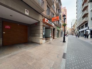 Lloguer Aparcament cotxe a Carrer d'enmig 114. Eka inmobiliaria comercializa en exclusiva esta plaza de garaje