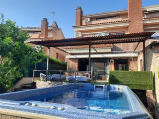 Casa adossada a Urbanitzacions de Llevant. Adosado  els pallaresos
