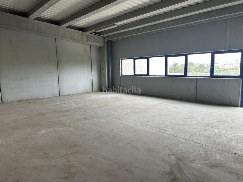 Foto f9741f33-db93-427a-a959-d916a4f9557e. Nau industrial a Perafort