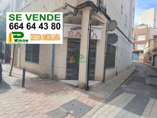 Geschäftsraum in Jose mouliaa. Lorcalocal