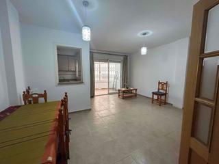 Flat in Calle tenis 3. Amplio piso de 3 dormitorios y 2 baños con terraza, vistas, gara