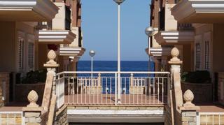 Pis a Calle el calón 1. Tranquilidad y playa a tu alcance apartamento en el calón.