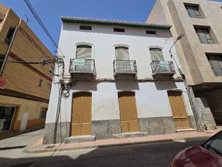 House in Calle calle mayor 1. Encantadora propiedad para rehabilitación en el corazón de garru