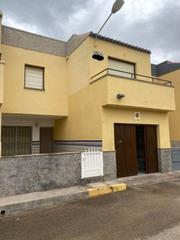 Casa a Calle calle el baño 1. Apartamento en el calón confort y playa al alcance.