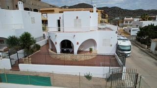 Xalet a Calle calle el calon 1. Chalet en venta en el calón  primera línea de playa  descubre un