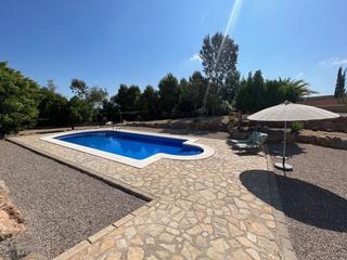 Xalet a Llano de la rosa 1. Villa con parcela de 1 ha. 4 dormitorios y piscina