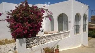 Chalet in Eduardo fajardo 1. Villa de 2 dormitorios y 2 cuartos de baño