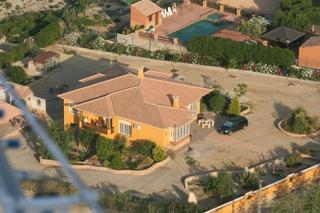 Xalet a Llano de la rosa 1. Villa de lujo con piscina en una parcela de 10.000 m2