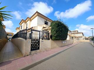 Dúplex a Celia viñas 38. Chalet pareado en vera pueblo  espacio, confort y lujo en una ub
