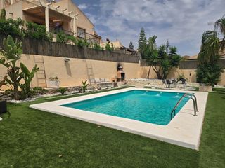 Chalet in Fuensalida. Chalet independiente con piscina privada, sótano multifuncional