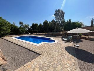 Xalet  Llano de la rosa. Villa con parcela de 1 ha. 4 dormitorios y piscina