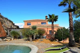 Chalet  Puente antiguo puente s n. Asombroso chalet independiente con piscina.