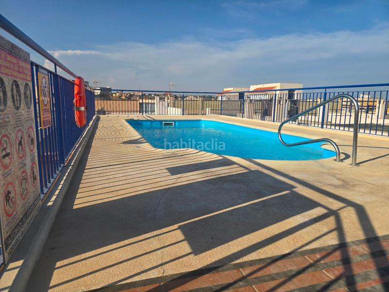Foto cf77aa51-8c4b-4ba2-85d9-aea3dba20393. Piso en las acacias amplio apartamento de 3 dormitorios con piscina, garaje y trastero en Turre