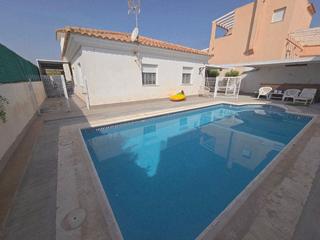Chalet  Levante, almería. Chalet independiente con piscina y 3 dormitorios en los gallardo