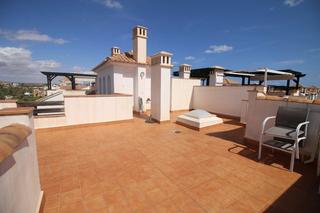 Attique à Avenida ciudad de alicante. Ático con terraza, piscina y jardín  confort y orientación sur p