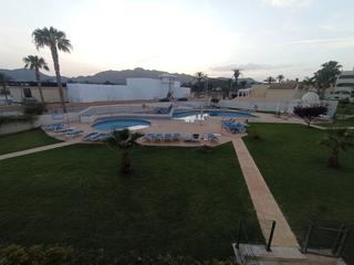 Xalet  Calle júpiter. Luminoso apartamento con terraza y piscina en san juan de los te