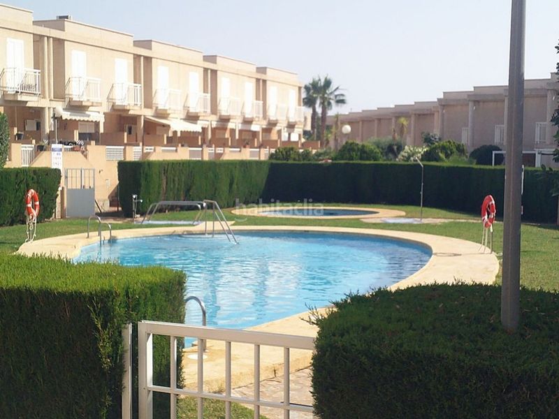 Foto 092dc670-bee4-4f3c-bcd0-a8e4026cccf4. Casa adossada amb aparcament piscina a Las Marinas Garrucha