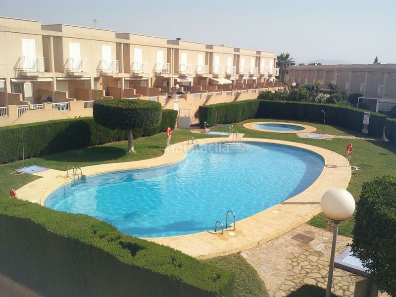 Foto 5e1db046-ea22-45d2-bdbf-1fe2059e5e95. Casa adossada amb aparcament piscina a Las Marinas Garrucha