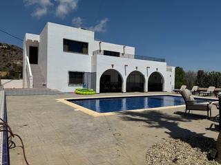 Maison  Calle majada calera, 10 b. El cantal  villa reformada con estilo, confort y vistas en plena