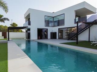 Xalet  Distrito puerto vera. Villa moderna de lujo con piscina y sauna en vera playa  diseño