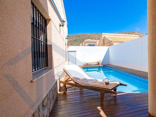 Casa  Calle escorpio, 47 -29. Encantadora villa independiente con piscina privada y amplio esp