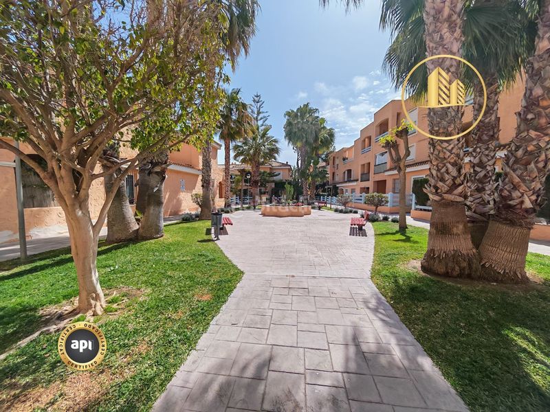 Foto 8a1658ed-f11d-4bc7-b099-0443b63a49a7. Pis amb aparcament piscina a Las Marinas - Pueblo Laguna Vera