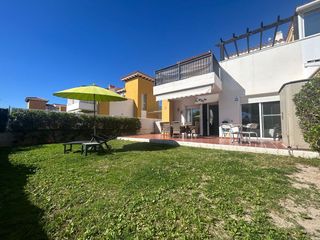 Duplex  Calle del esparto 1. Casa adosada con gran jardín, piscina climatizada y solárium en