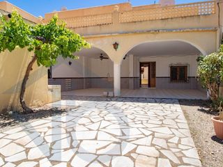 Casa  Calle guadalquivir, 22. Fantástica villa adosada a 100 metros de playa calipso en san ju