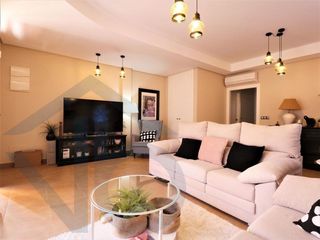 Casa adossada  Calle ubeda, 432 t. Exclusivo chalet adosado a 30 metros del mar con garaje para var