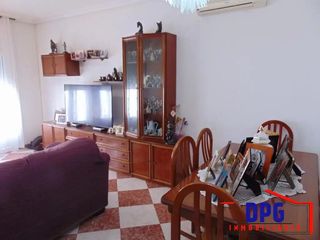 Flat  Vera ciudad. Fantástico piso de 3 dormitorios con patio y trastero en el cent