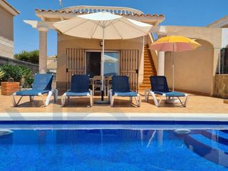 Casa  Calle libra. Elegante villa independiente con piscina climatizada y vistas al