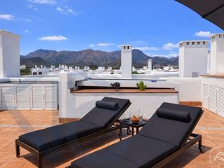 Flat  Calle lisboa. Exclusivo ático de obra reciente con solárium privado y vistas a
