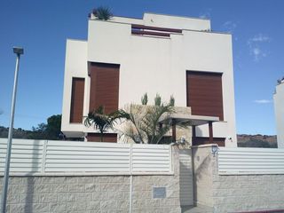 Casa  Avenida ciudad de barcelona s/n. Exclusivo chalet de obra nueva con piscina privada y domótica en